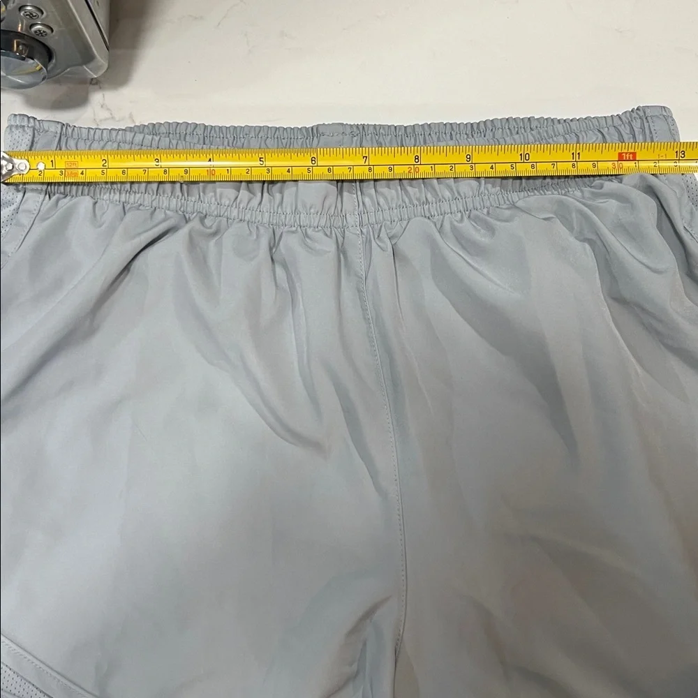 Nike Women's Light Gray Athletic Shorts Size M - Picture 4 of 6